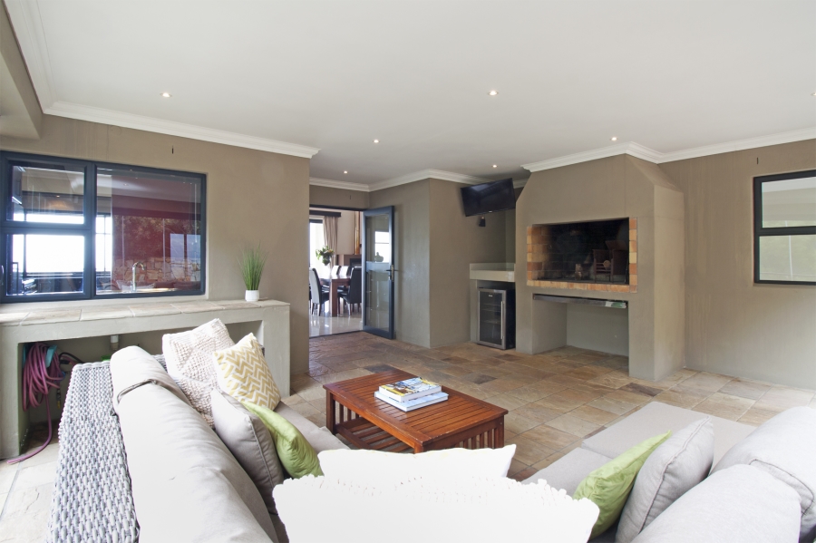 To Let 3 Bedroom Property for Rent in Cairnside Western Cape